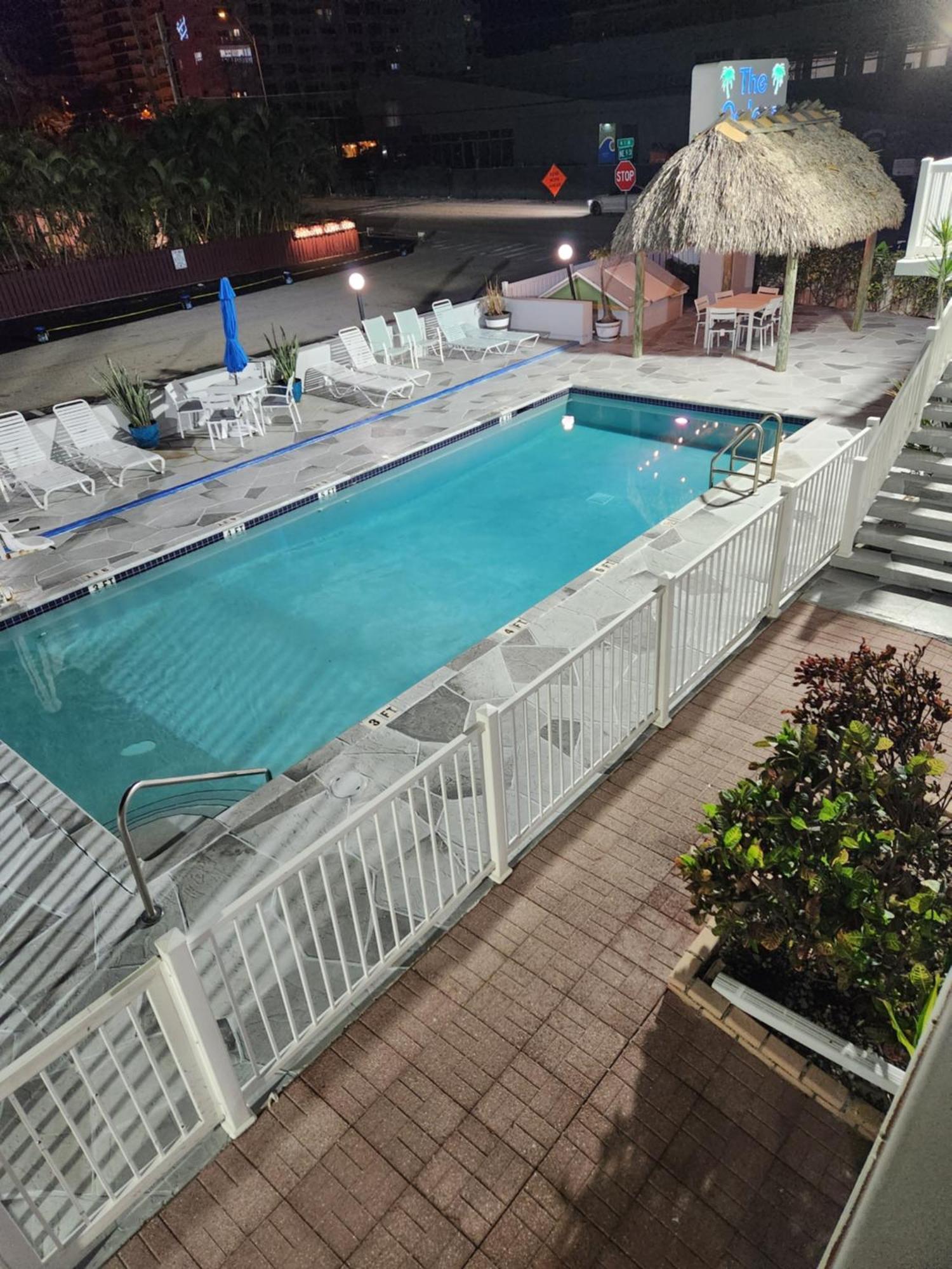 The Palms On Ocean Motel ปอมปาโนบีช ภายนอก รูปภาพ