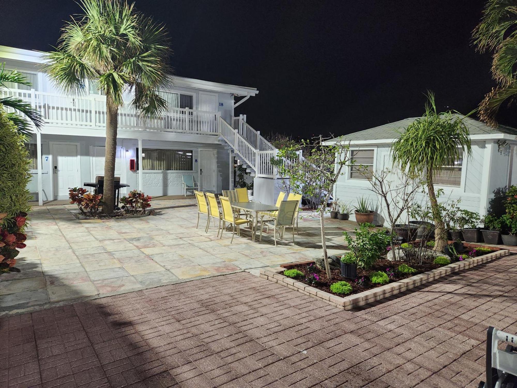 The Palms On Ocean Motel ปอมปาโนบีช ภายนอก รูปภาพ