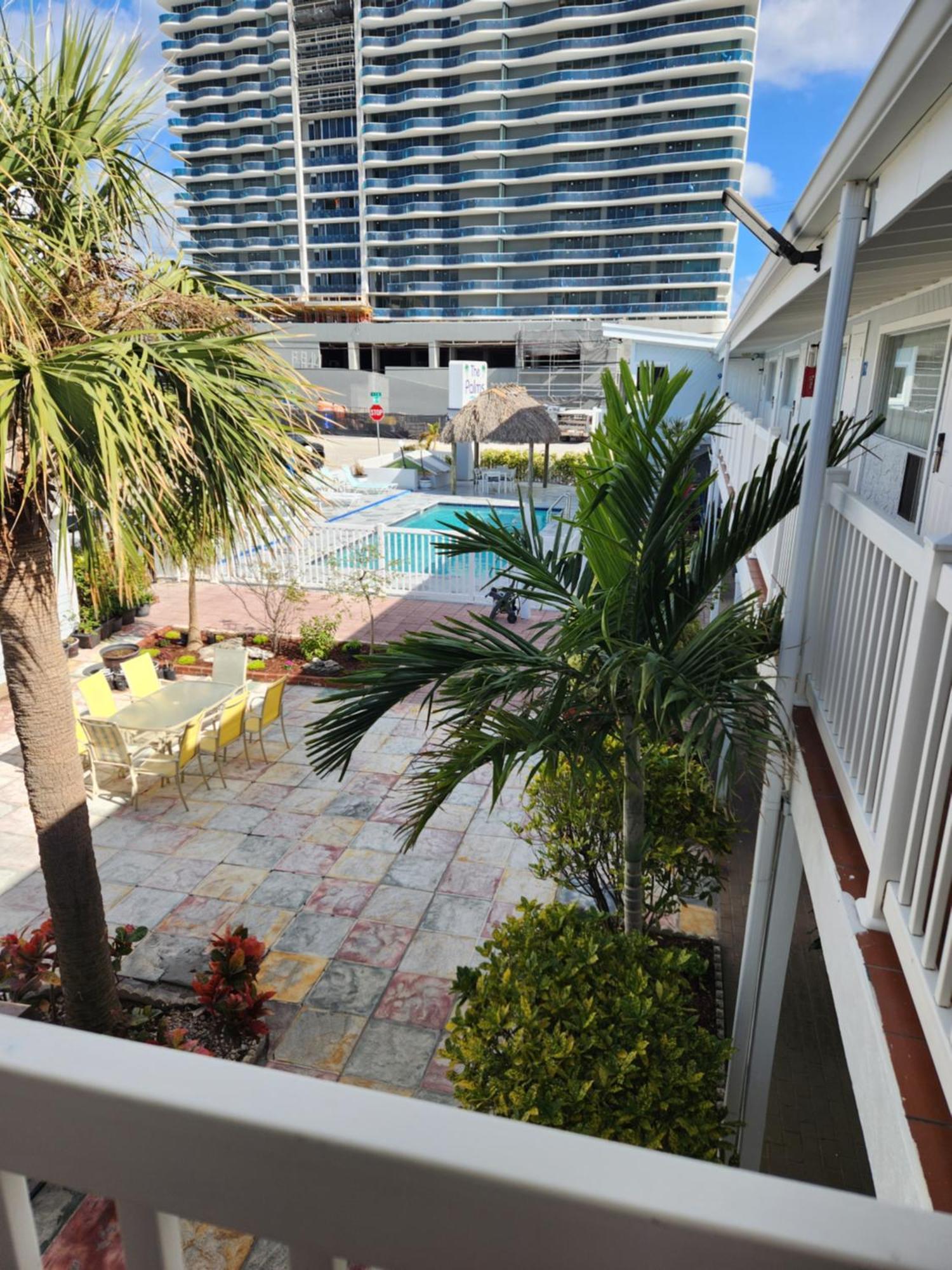 The Palms On Ocean Motel ปอมปาโนบีช ภายนอก รูปภาพ