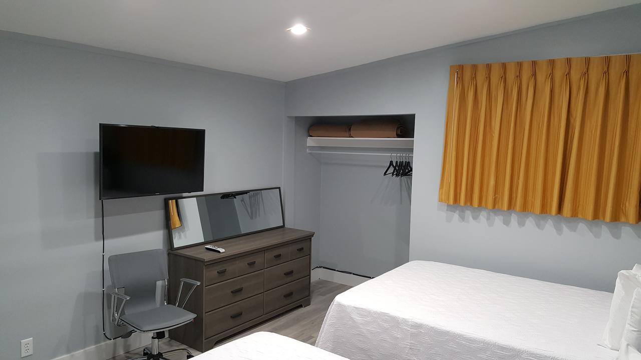 The Palms On Ocean Motel ปอมปาโนบีช ภายนอก รูปภาพ