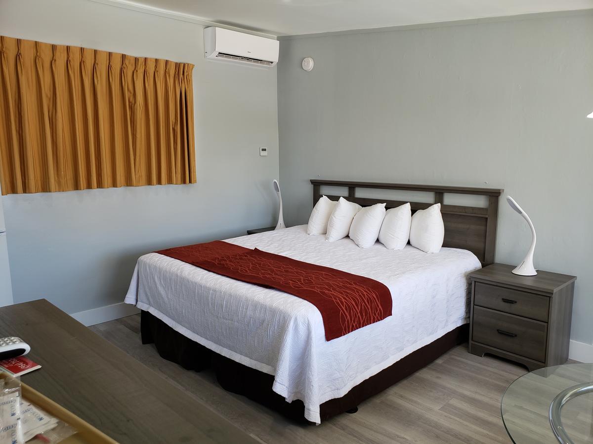 The Palms On Ocean Motel ปอมปาโนบีช ภายนอก รูปภาพ