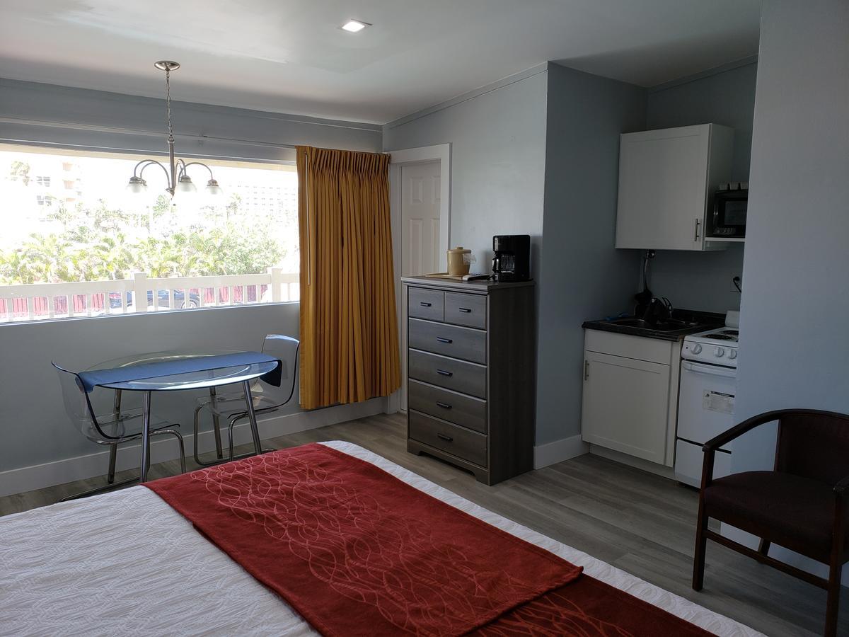 The Palms On Ocean Motel ปอมปาโนบีช ภายนอก รูปภาพ