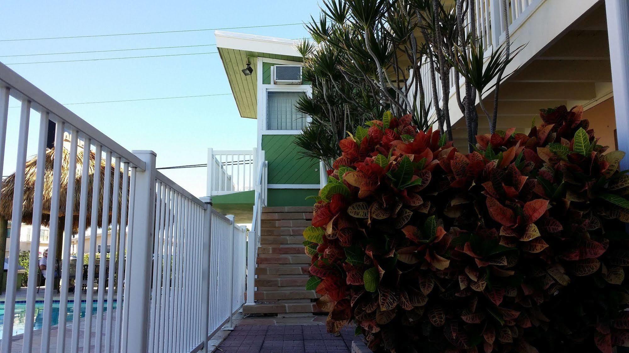 The Palms On Ocean Motel ปอมปาโนบีช ภายนอก รูปภาพ