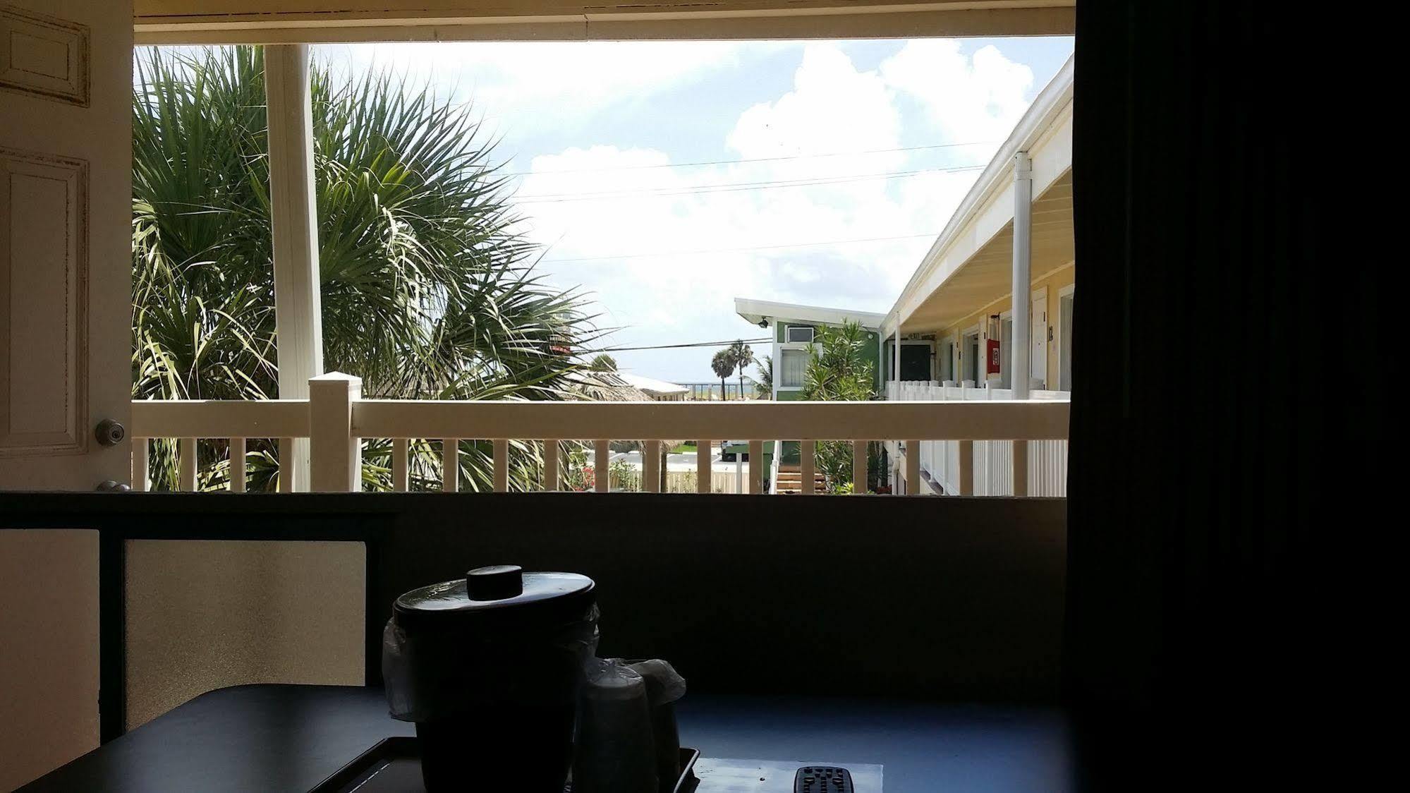 The Palms On Ocean Motel ปอมปาโนบีช ภายนอก รูปภาพ